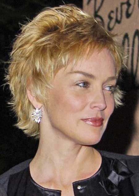 Hírességek rövid frizurái-Sharon Stone képei