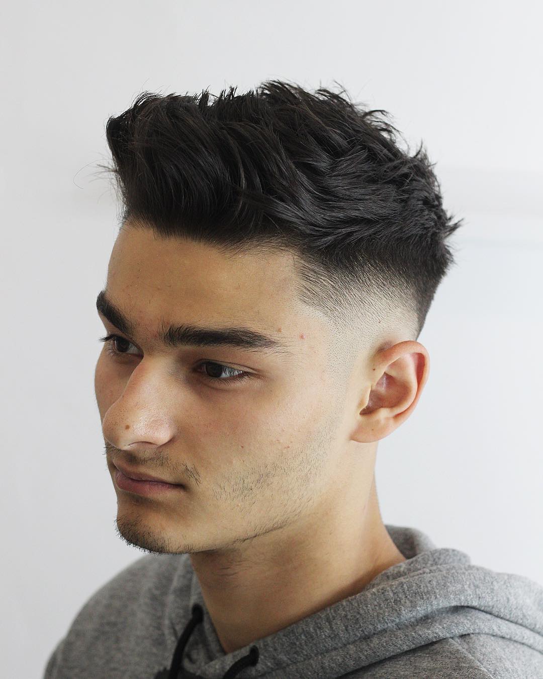 raduvitca mid fade közepes textúrájú hajvágás fiúknak